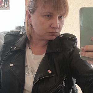 Девушки в Краснодаре (Краснодарский край): Елена, 44 - ищет парня из Краснодара (Краснодарский край)