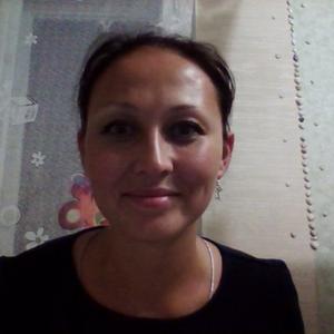 Девушки в Новочебоксарске: Ирина, 39 - ищет парня из Новочебоксарска