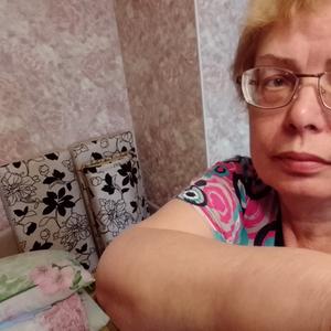 Девушки в Калининграде: Елена, 58 - ищет парня из Калининграда