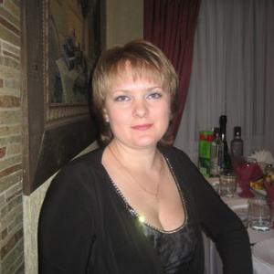 Девушки в Саратове: Наталия, 49 - ищет парня из Саратова