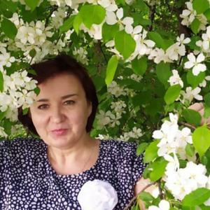 Девушки в Томске: Вера, 55 - ищет парня из Томска