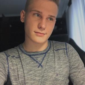 Илья, 22 года, Курск