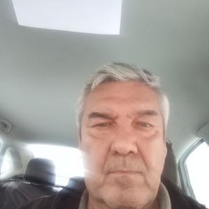 Олег, 65 лет, Казань