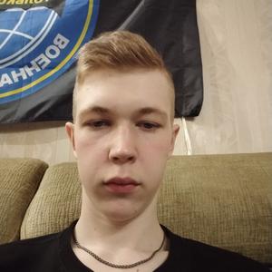 Парни в Новокузнецке: Кирилл, 19 - ищет девушку из Новокузнецка