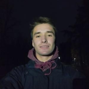 Парни в Хойниках: Константин, 24 - ищет девушку из Хойников