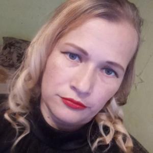 Девушки в Томске: Юля, 30 - ищет парня из Томска