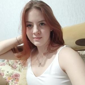 Девушки в Саратове: Елена, 22 - ищет парня из Саратова