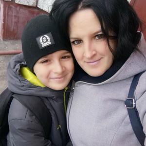 Девушки в Омске: Ирина, 41 - ищет парня из Омска