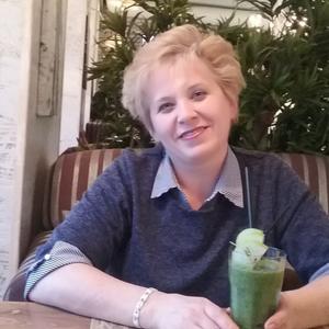 Девушки в Мурманске: Ирина Соколова, 60 - ищет парня из Мурманска