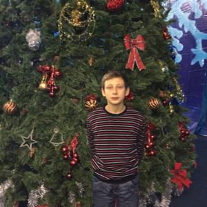 Парни в Серпухове: Александр, 21 - ищет девушку из Серпухова