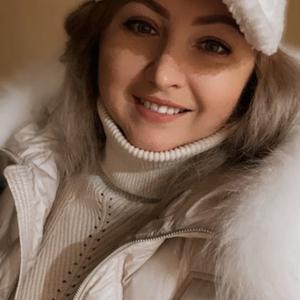 Девушки в Омске: Кристина, 35 - ищет парня из Омска