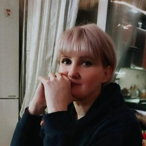 Девушки в Ангарске: Юлия, 49 - ищет парня из Ангарска