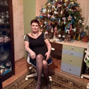 Девушки в Омске: Нина, 65 - ищет парня из Омска