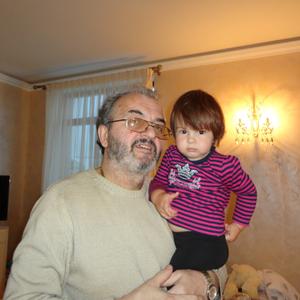Анатолий, 69 лет, Москва