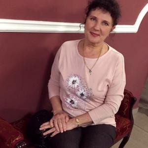 Девушки в Ульяновске: Елена, 63 - ищет парня из Ульяновска