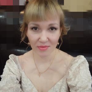 Девушки в Уфе (Башкортостан): Виктория, 40 - ищет парня из Уфы (Башкортостан)
