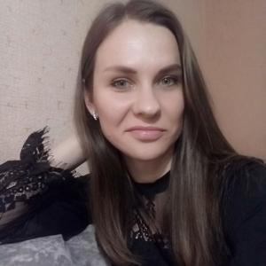 Девушки в Саратове: Ирина, 34 - ищет парня из Саратова