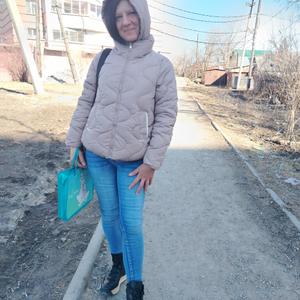 Девушки в Новосибирске: Арина, 46 - ищет парня из Новосибирска