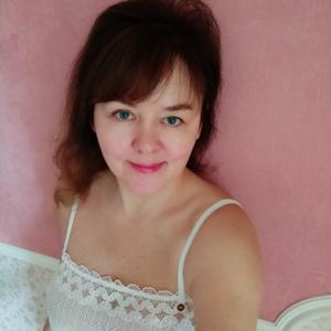 Девушки в Томске: Алена, 45 - ищет парня из Томска