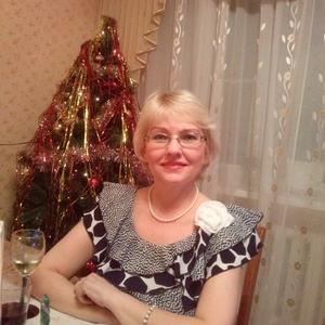 Девушки в Сыктывкаре: Лилия, 63 - ищет парня из Сыктывкара