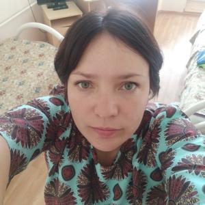 Девушки в Томске: Евгения, 38 - ищет парня из Томска
