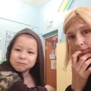 Девушки в Томске: Диля, 32 - ищет парня из Томска