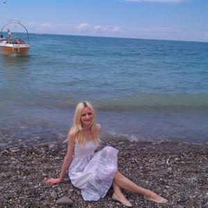 Девушки в Омске: Olya, 28 - ищет парня из Омска