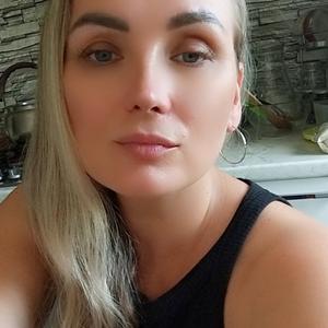 Жасырын камерасы бар ресейлік үй порносы Көпшілік қызды орысша трахает.