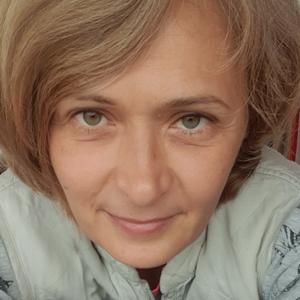 Девушки в Бердске: Elena, 48 - ищет парня из Бердска