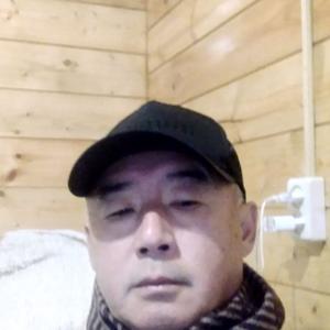 Валентин, 56 лет, Уссурийск