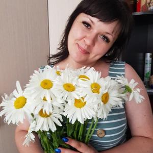 Девушки в Саратове: Юля, 35 - ищет парня из Саратова