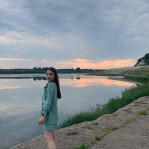 Девушки в Томске: Анастасия, 18 - ищет парня из Томска