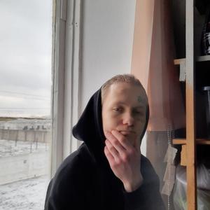 Парни в Курчатове: Максим, 24 - ищет девушку из Курчатова