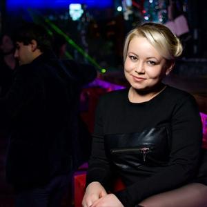 Девушки в Новочебоксарске: Алена, 35 - ищет парня из Новочебоксарска