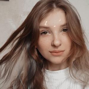 Девушки в Омске: Анастасия, 19 - ищет парня из Омска