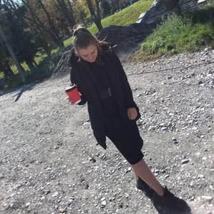 Девушки в Владикавказе: Карина, 21 - ищет парня из Владикавказа