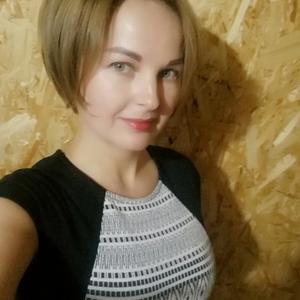 Девушки в Новороссийске: Елена, 34 - ищет парня из Новороссийска