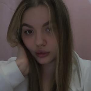 Девушки в Челябинске: Лина, 20 - ищет парня из Челябинска
