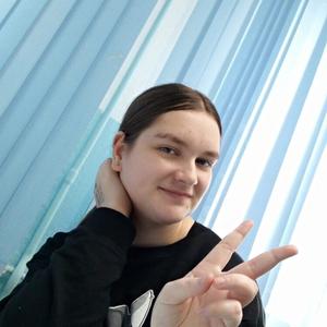Девушки в Уссурийске: Нелли, 19 - ищет парня из Уссурийска