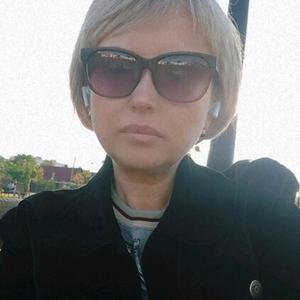 Девушки в Минске (Беларусь): Lena, 41 - ищет парня из Минска (Беларусь)