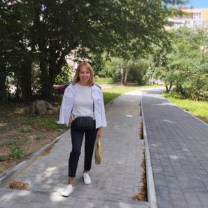 Девушки в Калининграде: Елена, 61 - ищет парня из Калининграда