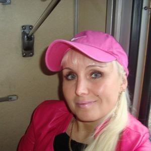 Девушки в Усинске: Карина, 49 - ищет парня из Усинска
