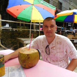 Виктор, 45 лет, Долинск