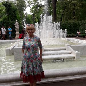 Девушки в Таганроге: Lyubov, 68 - ищет парня из Таганрога