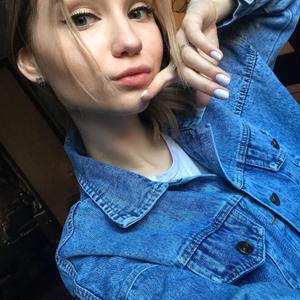 Девушки в Новомосковске: Кристина, 24 - ищет парня из Новомосковска