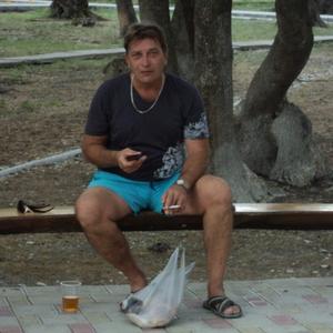 Парни в Батайске: Igor, 62 - ищет девушку из Батайска