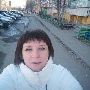 Девушки в Челябинске: Venera, 41 - ищет парня из Челябинска