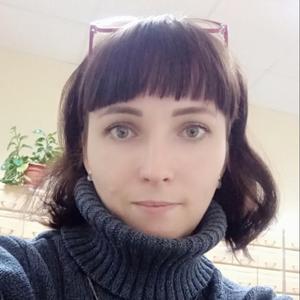 Девушки в Омске: Марина, 37 - ищет парня из Омска