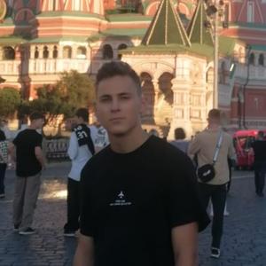 Антон, 18 лет, Омск