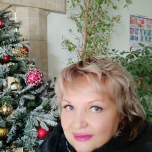 Девушки в Владивостоке: Лора, 58 - ищет парня из Владивостока
